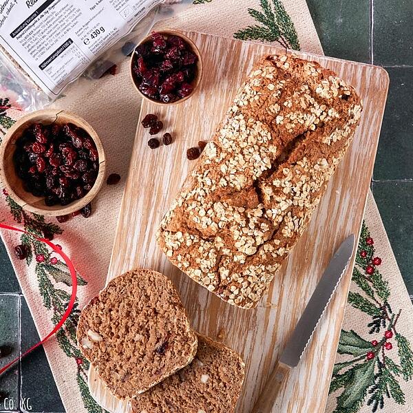 Brot mit Müsli und Weihnachtlichen Gewürzen