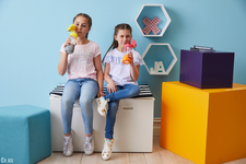 2 Mädchen mit b.box Flasche