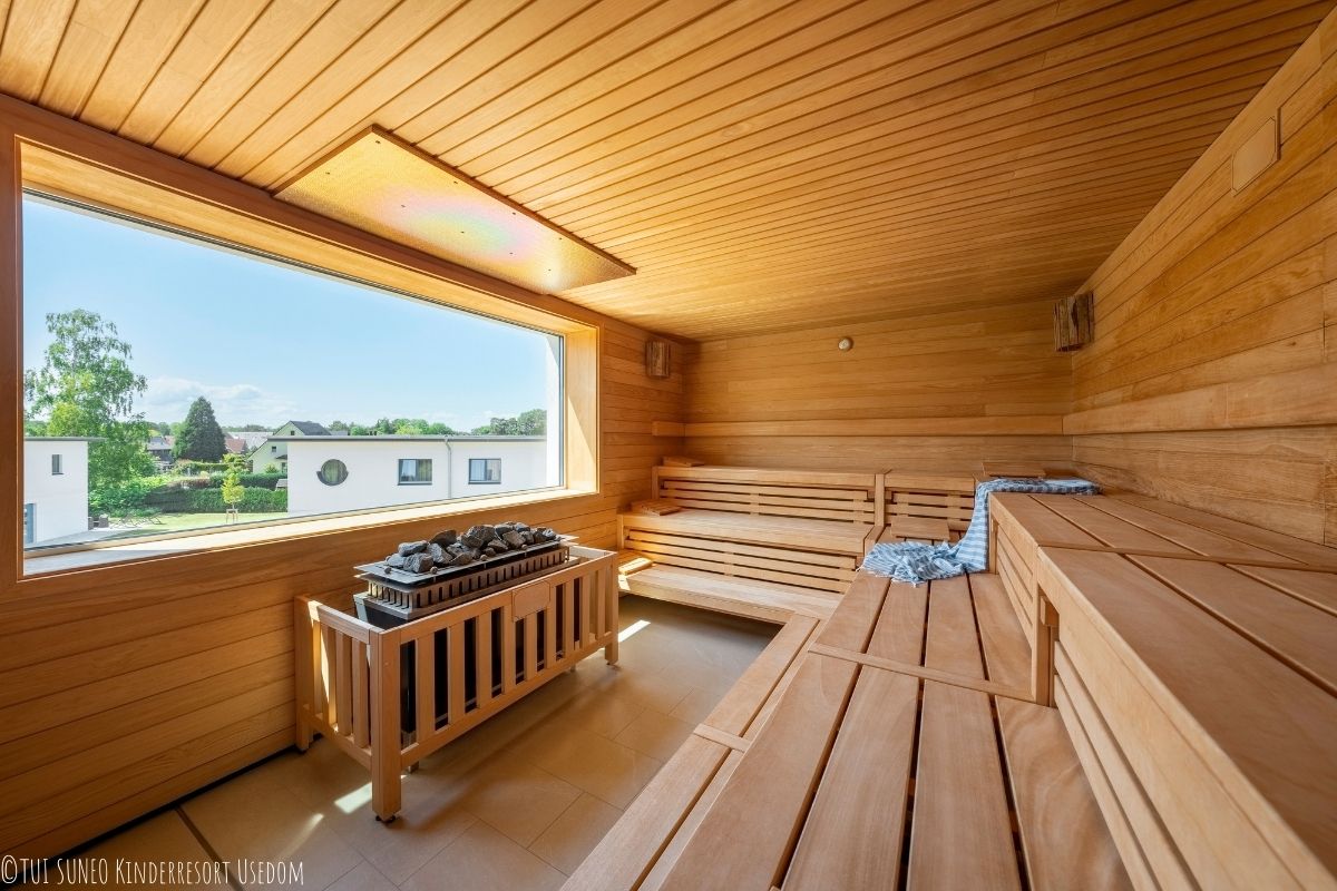 Sauna mit breitem Fenster und Ausblick