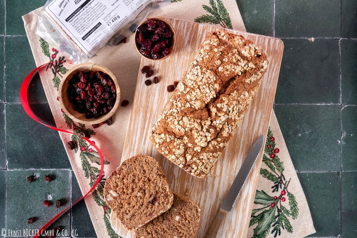 Brot mit Müsli und Weihnachtlichen Gewürzen